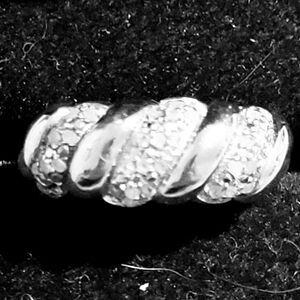 Elegant Silver Twisted Women's Ring